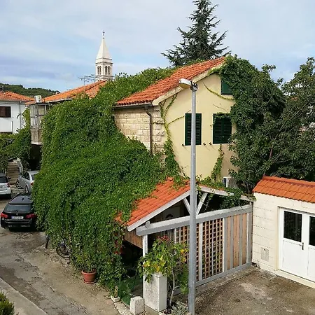 Ana Apartamento
